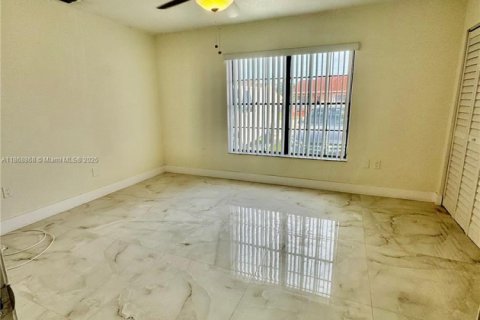 Casa en alquiler en Miami, Florida, 3 dormitorios, 88.81 m2 № 1955827 - foto 5