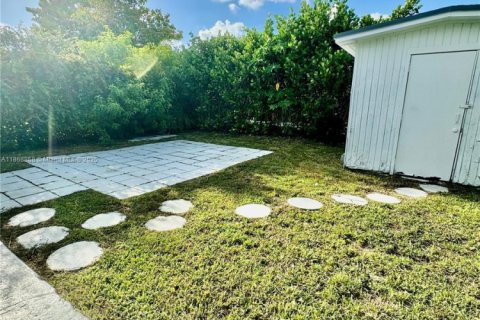 Casa en alquiler en Miami, Florida, 3 dormitorios, 88.81 m2 № 1955827 - foto 3