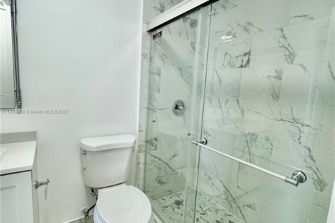 Casa en alquiler en Miami, Florida, 3 dormitorios, 88.81 m2 № 1955827 - foto 6