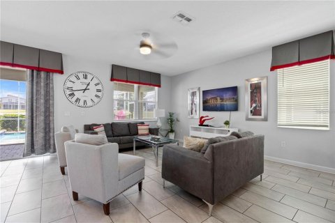 House in Davenport, Florida 9 bedrooms, 363.81 sq.m. № 1893857 - photo 5