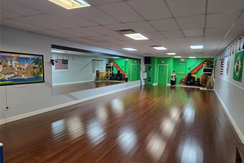 Propiedad comercial en alquiler en Orlando, Florida, 121.89 m2 № 1878046 - foto 5