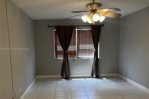 Copropriété à louer à Davie, Floride: 2 chambres, 98.48 m2 № 2187785 - photo 2