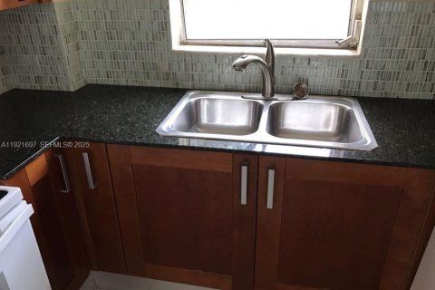 Copropriété à louer à Miami, Floride: 3 chambres, 103.68 m2 № 1987348 - photo 3