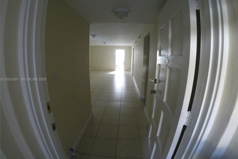 Copropriété à louer à Miami, Floride: 3 chambres, 103.68 m2 № 1987348 - photo 18