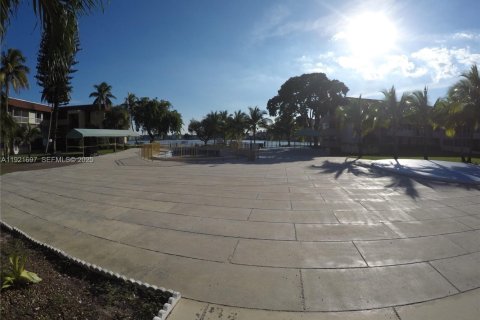 Copropriété à louer à Miami, Floride: 3 chambres, 103.68 m2 № 1987348 - photo 11