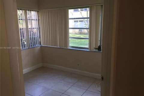 Copropriété à louer à Miami, Floride: 3 chambres, 103.68 m2 № 1987348 - photo 8