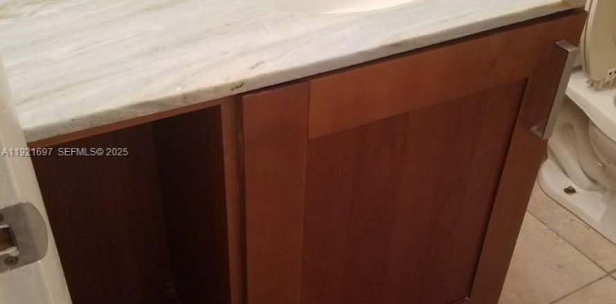 Condo à Miami, Floride, 3 chambres № 1987348