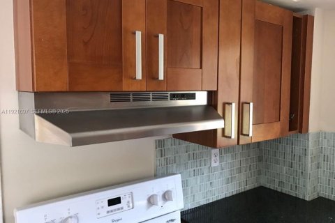 Copropriété à louer à Miami, Floride: 3 chambres, 103.68 m2 № 1987348 - photo 2