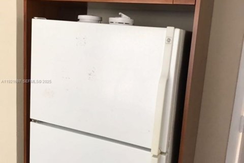 Copropriété à louer à Miami, Floride: 3 chambres, 103.68 m2 № 1987348 - photo 5