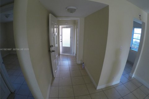 Copropriété à louer à Miami, Floride: 3 chambres, 103.68 m2 № 1987348 - photo 13