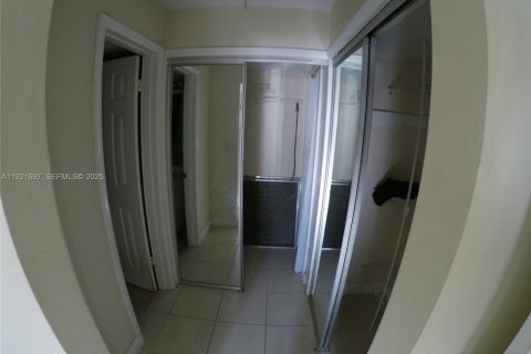 Copropriété à louer à Miami, Floride: 3 chambres, 103.68 m2 № 1987348 - photo 16