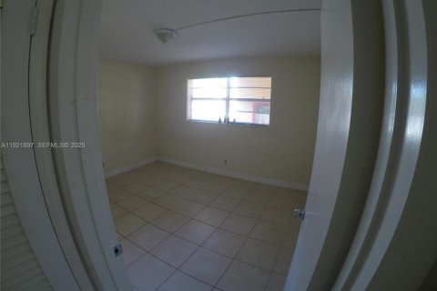 Copropriété à louer à Miami, Floride: 3 chambres, 103.68 m2 № 1987348 - photo 15