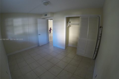 Copropriété à louer à Miami, Floride: 3 chambres, 103.68 m2 № 1987348 - photo 14