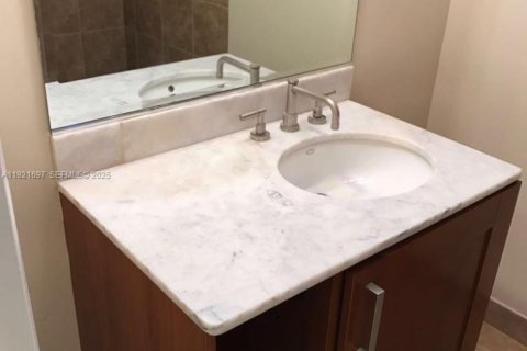 Copropriété à louer à Miami, Floride: 3 chambres, 103.68 m2 № 1987348 - photo 4