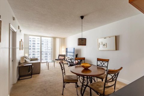 Condominio en venta en Miami, Florida, 1 dormitorio, 76.64 m2 № 1957526 - foto 17
