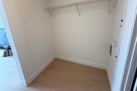 Condominio en venta en Miami, Florida, 1 dormitorio, 76.64 m2 № 1957526 - foto 24