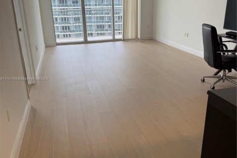 Condominio en venta en Miami, Florida, 1 dormitorio, 76.64 m2 № 1957526 - foto 28