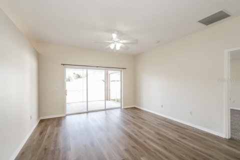 Villa ou maison à louer à Zephyrhills, Floride: 3 chambres, 139.82 m2 № 2100557 - photo 4