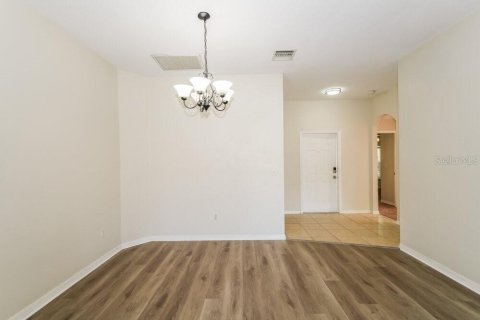 Villa ou maison à louer à Zephyrhills, Floride: 3 chambres, 139.82 m2 № 2100557 - photo 5