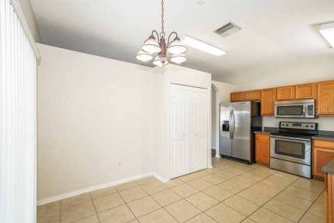 Villa ou maison à louer à Zephyrhills, Floride: 3 chambres, 139.82 m2 № 2100557 - photo 6