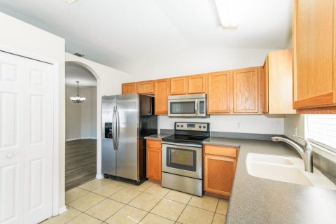 Villa ou maison à louer à Zephyrhills, Floride: 3 chambres, 139.82 m2 № 2100557 - photo 7