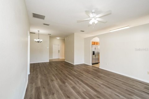 Villa ou maison à louer à Zephyrhills, Floride: 3 chambres, 139.82 m2 № 2100557 - photo 3