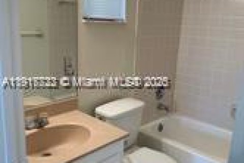 House in Wellington, Florida 3 bedrooms, 98.2 sq.m. № 2059714 - photo 6