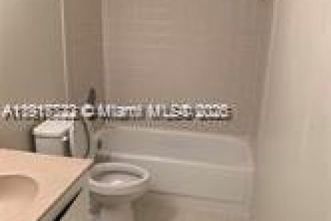 House in Wellington, Florida 3 bedrooms, 98.2 sq.m. № 2059714 - photo 5