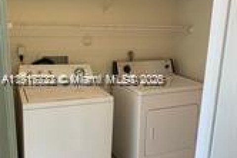 House in Wellington, Florida 3 bedrooms, 98.2 sq.m. № 2059714 - photo 3