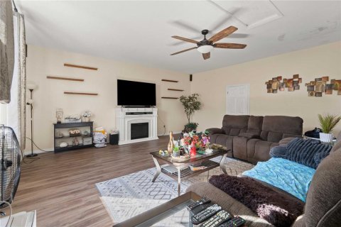House in Bushnell, Florida 4 bedrooms, 216.74 sq.m. № 2213664 - photo 3