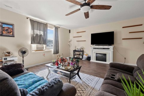 House in Bushnell, Florida 4 bedrooms, 216.74 sq.m. № 2213664 - photo 9