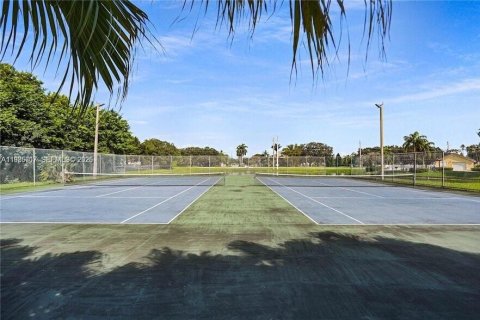 Condo in Sunrise, Florida, 2 bedrooms  № 1933366 - photo 18