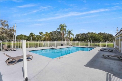 Condo in Sunrise, Florida, 2 bedrooms  № 1933366 - photo 16