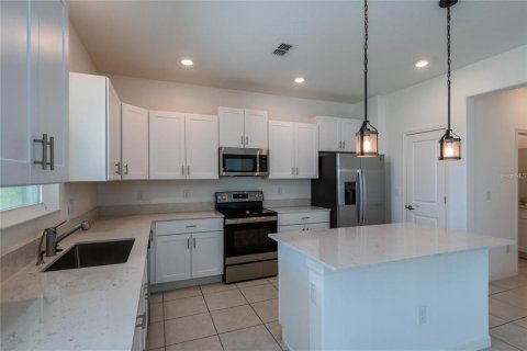 Townhouse in Land O' Lakes, Florida 4 bedrooms, 229.1 sq.m. № 2377896 - photo 6