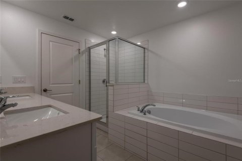 Townhouse in Land O' Lakes, Florida 4 bedrooms, 229.1 sq.m. № 2377896 - photo 25
