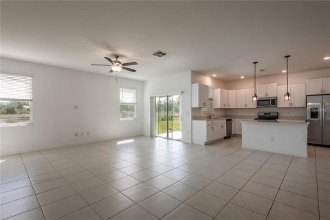 Townhouse in Land O' Lakes, Florida 4 bedrooms, 229.1 sq.m. № 2377896 - photo 9