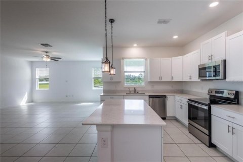 Townhouse in Land O' Lakes, Florida 4 bedrooms, 229.1 sq.m. № 2377896 - photo 7
