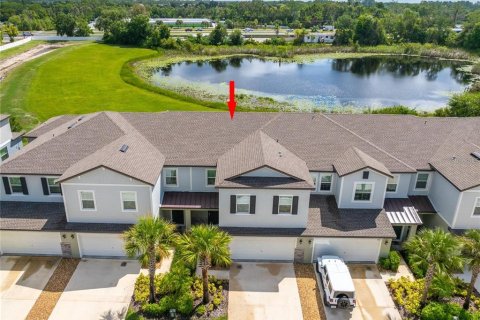 Townhouse in Land O' Lakes, Florida 4 bedrooms, 229.1 sq.m. № 2377896 - photo 2
