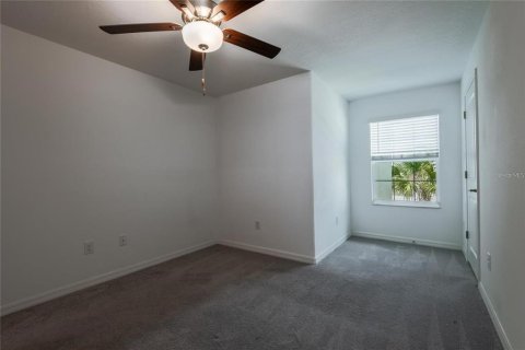 Townhouse in Land O' Lakes, Florida 4 bedrooms, 229.1 sq.m. № 2377896 - photo 29