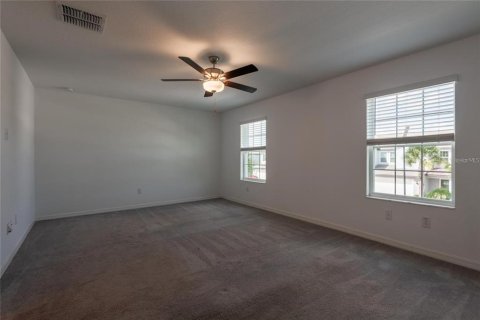 Townhouse in Land O' Lakes, Florida 4 bedrooms, 229.1 sq.m. № 2377896 - photo 23