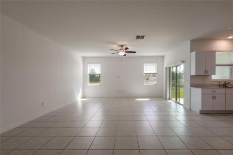 Townhouse in Land O' Lakes, Florida 4 bedrooms, 229.1 sq.m. № 2377896 - photo 12