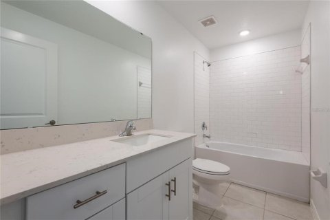 Townhouse in Land O' Lakes, Florida 4 bedrooms, 229.1 sq.m. № 2377896 - photo 18