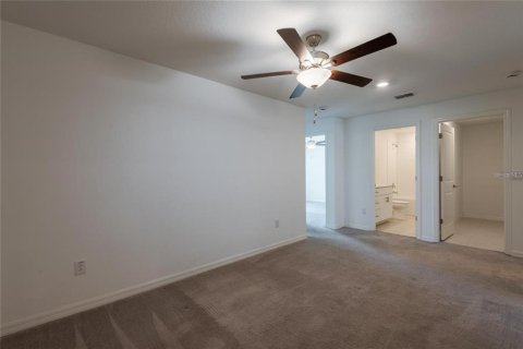Townhouse in Land O' Lakes, Florida 4 bedrooms, 229.1 sq.m. № 2377896 - photo 20