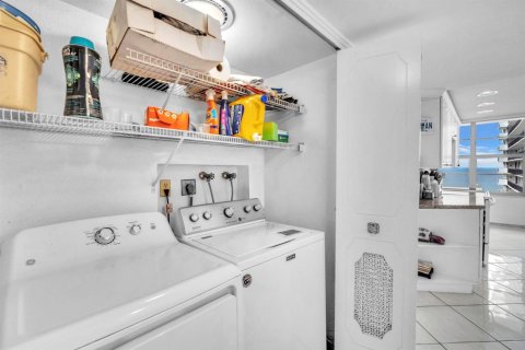Снять в аренду кондоминиум в Форт-Лодердейл, Флорида 3 комнаты, 241.55м2, № 2147021 - фото 22