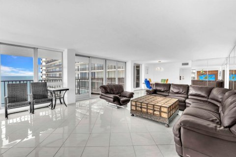 Снять в аренду кондоминиум в Форт-Лодердейл, Флорида 3 комнаты, 241.55м2, № 2147021 - фото 5