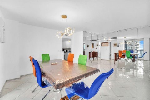 Снять в аренду кондоминиум в Форт-Лодердейл, Флорида 3 комнаты, 241.55м2, № 2147021 - фото 8