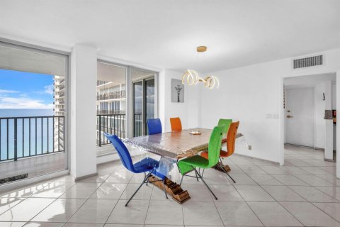 Снять в аренду кондоминиум в Форт-Лодердейл, Флорида 3 комнаты, 241.55м2, № 2147021 - фото 7