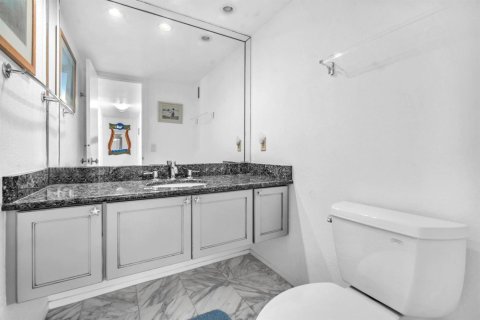 Снять в аренду кондоминиум в Форт-Лодердейл, Флорида 3 комнаты, 241.55м2, № 2147021 - фото 20