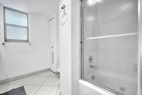 Снять в аренду кондоминиум в Форт-Лодердейл, Флорида 3 комнаты, 241.55м2, № 2147021 - фото 16
