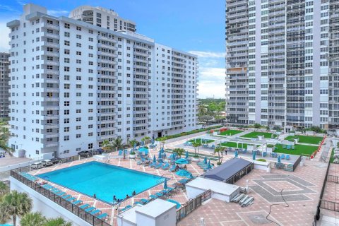 Снять в аренду кондоминиум в Форт-Лодердейл, Флорида 3 комнаты, 241.55м2, № 2147021 - фото 25